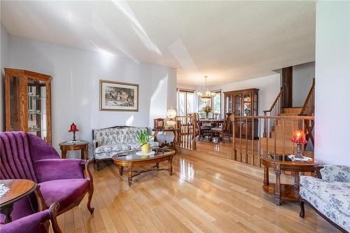 52 Greenmeadow Court, St. Catharines, ON - Indoor Photo Showing Living Room