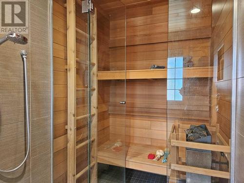 2381 Dawson Street, Quesnel, BC - Indoor Photo Showing Bathroom