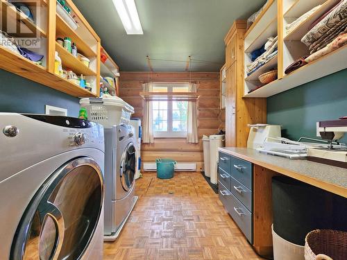 2381 Dawson Street, Quesnel, BC - Indoor Photo Showing Laundry Room