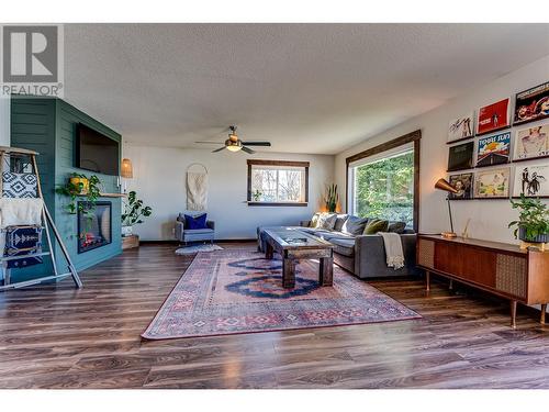 1541 Eagle Rock Road, Armstrong, BC - Indoor Photo Showing Living Room