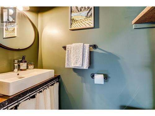 1541 Eagle Rock Road, Armstrong, BC - Indoor Photo Showing Bathroom