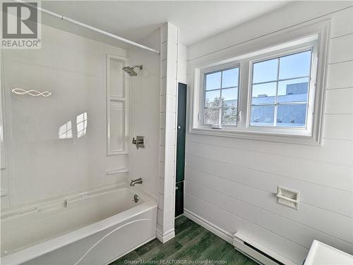 119 Du College, Shippagan, NB - Indoor Photo Showing Bathroom