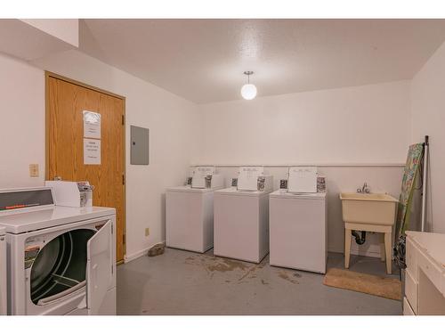 303 - 1510 Nickleplate Road, Rossland, BC - Indoor Photo Showing Laundry Room