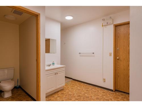 303 - 1510 Nickleplate Road, Rossland, BC - Indoor Photo Showing Bathroom
