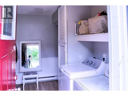 1029 1St Ave, Chase, BC - Indoor Photo Showing Laundry Room