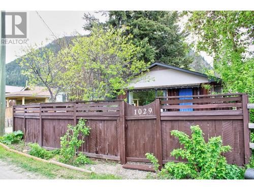 1029 1St Ave, Chase, BC - Outdoor