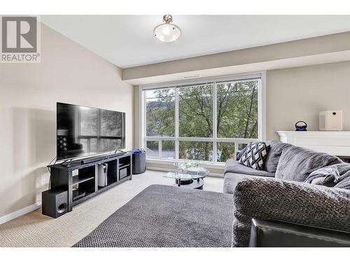 3550 Woodsdale Road Unit# 219, Lake Country, BC - Indoor Photo Showing Living Room
