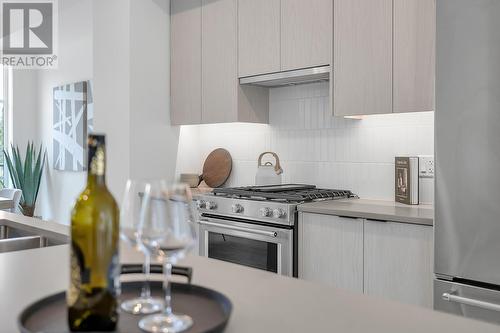 1455 Cara Glen Court Unit# 103, Kelowna, BC - Indoor Photo Showing Kitchen With Upgraded Kitchen
