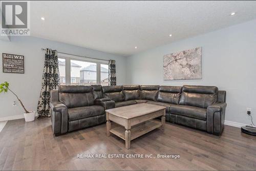 22 Hilborn Street, East Luther Grand Valley, ON - Indoor Photo Showing Living Room