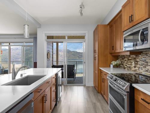 237-4350 Ponderosa Drive, Peachland, BC - Indoor Photo Showing Kitchen With Upgraded Kitchen