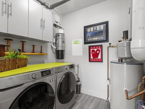 237-4350 Ponderosa Drive, Peachland, BC - Indoor Photo Showing Laundry Room
