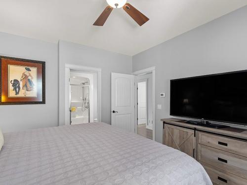 237-4350 Ponderosa Drive, Peachland, BC - Indoor Photo Showing Bedroom