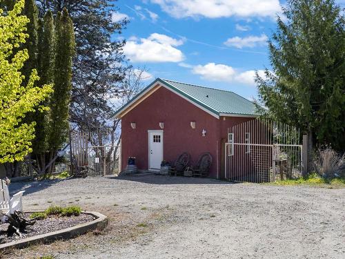 5010 Elliott Avenue, Peachland, BC - Outdoor