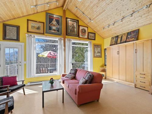 5010 Elliott Avenue, Peachland, BC - Indoor