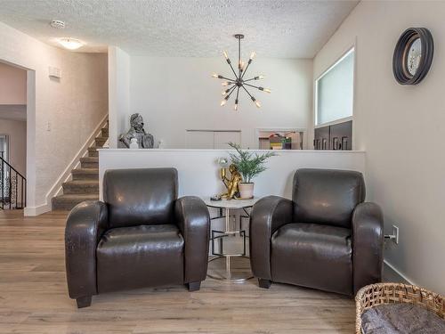 3105 13 Street, Vernon, BC - Indoor Photo Showing Living Room