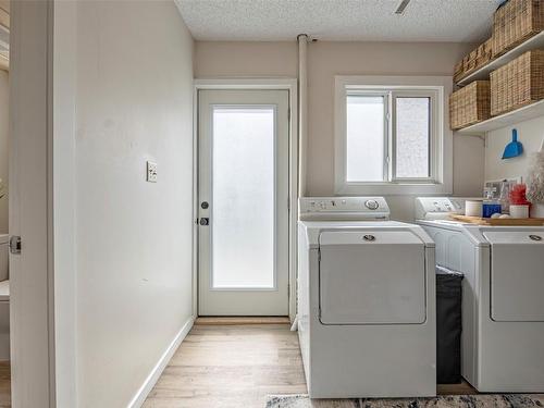 3105 13 Street, Vernon, BC - Indoor Photo Showing Laundry Room