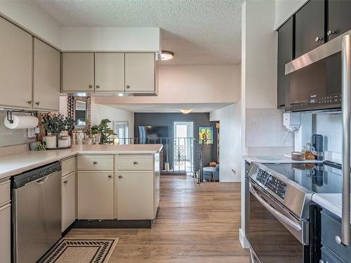 3105 13 Street, Vernon, BC - Indoor Photo Showing Kitchen