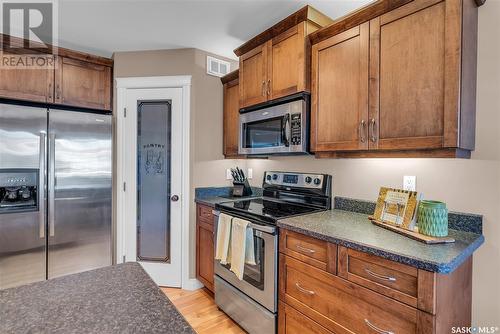 605 Regier Place, Martensville, SK - Indoor Photo Showing Kitchen With Stainless Steel Kitchen