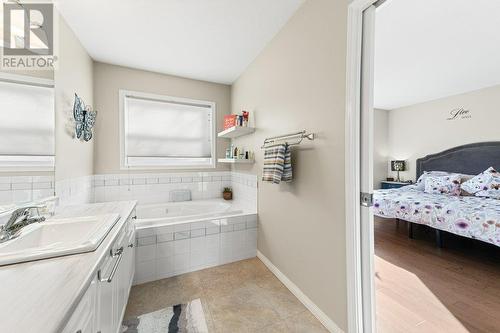 609 Truswell Road Unit# 159, Kelowna, BC - Indoor Photo Showing Bathroom