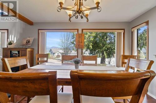 2592 Alpen Paradies Road Unit# 28, Blind Bay, BC - Indoor Photo Showing Dining Room