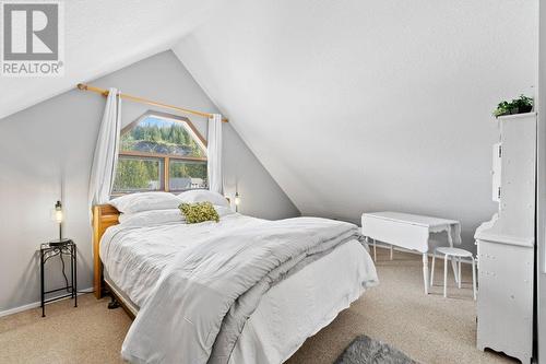 2592 Alpen Paradies Road Unit# 28, Blind Bay, BC - Indoor Photo Showing Bedroom