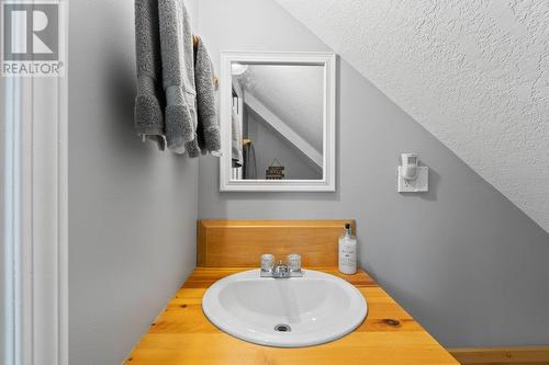 2592 Alpen Paradies Road Unit# 28, Blind Bay, BC - Indoor Photo Showing Bathroom