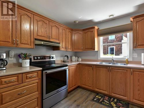 38 Bennett Street, Brockville, ON - Indoor Photo Showing Kitchen With Double Sink
