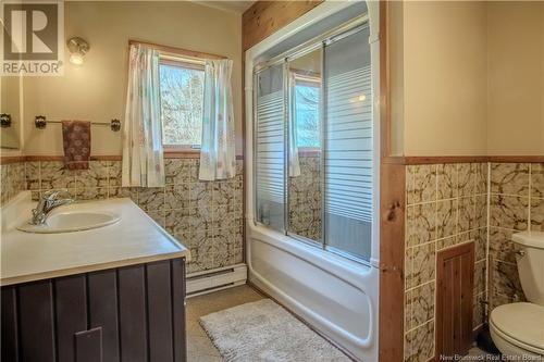 1359 Main Street, Hampton, NB - Indoor Photo Showing Bathroom