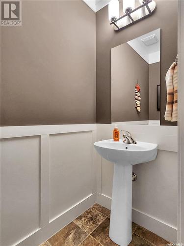 20 700 Central Street, Warman, SK - Indoor Photo Showing Bathroom