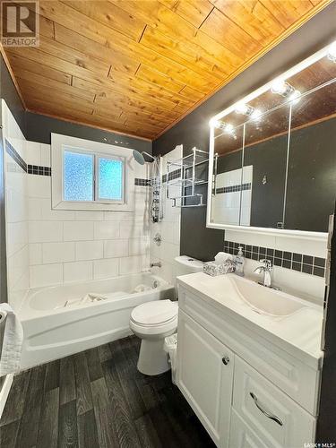 567 6Th Street E, Prince Albert, SK - Indoor Photo Showing Bathroom