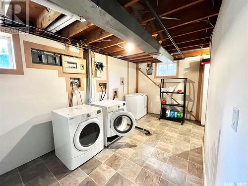 567 6Th Street E, Prince Albert, SK - Indoor Photo Showing Laundry Room