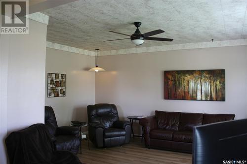 605 1St Avenue, Rouleau, SK - Indoor Photo Showing Living Room