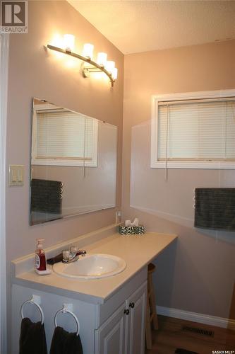 605 1St Avenue, Rouleau, SK - Indoor Photo Showing Laundry Room