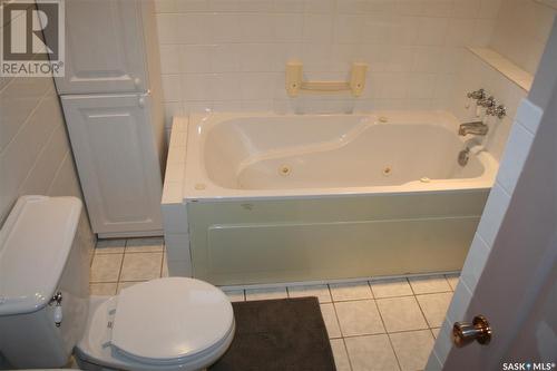605 1St Avenue, Rouleau, SK - Indoor Photo Showing Bathroom