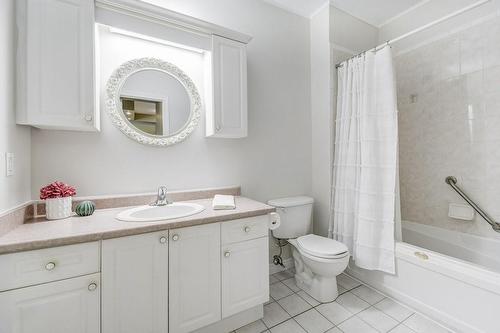 262 Dundas Street E|Unit #307, Waterdown, ON - Indoor Photo Showing Bathroom