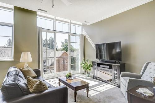 262 Dundas Street E|Unit #307, Waterdown, ON - Indoor Photo Showing Living Room
