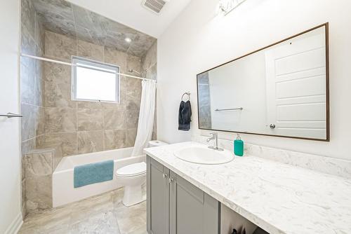 22 Pathfinder Court, Hamilton, ON - Indoor Photo Showing Bathroom