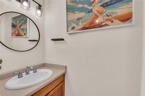 42 Caledonia Drive, Caledonia, ON - Indoor Photo Showing Bathroom