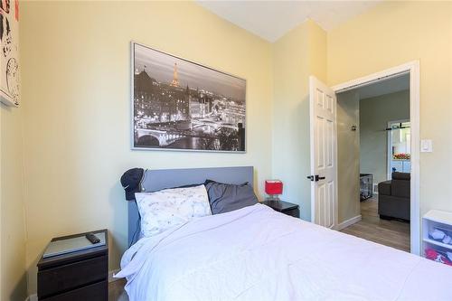 38 Princess Street, Hamilton, ON - Indoor Photo Showing Bedroom