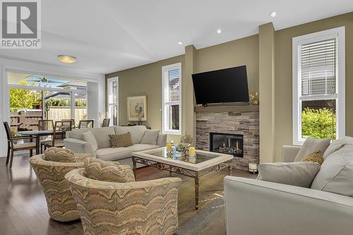 1960 Klo Road Unit# 54, Kelowna, BC - Indoor Photo Showing Living Room With Fireplace