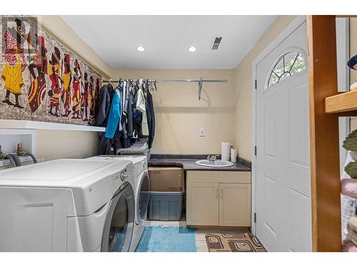 10664 Teresa Road, Lake Country, BC - Indoor Photo Showing Laundry Room