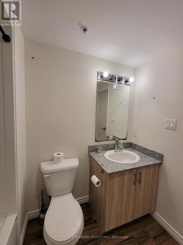 G401 - 275 Larch Street, Waterloo, ON - Indoor Photo Showing Bathroom