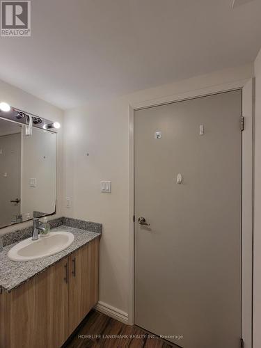 G401 - 275 Larch Street, Waterloo, ON - Indoor Photo Showing Bathroom