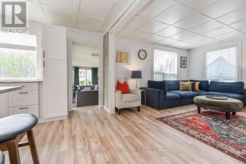 7204 Jones Line, Mapleton, ON - Indoor Photo Showing Living Room