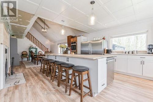 7204 Jones Line, Mapleton, ON - Indoor Photo Showing Kitchen With Upgraded Kitchen