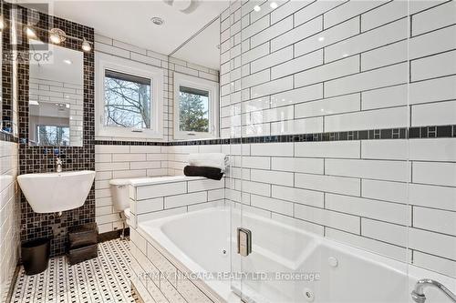 305 John Street, Niagara-On-The-Lake, ON - Indoor Photo Showing Bathroom