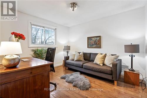 305 John Street, Niagara-On-The-Lake, ON - Indoor Photo Showing Living Room
