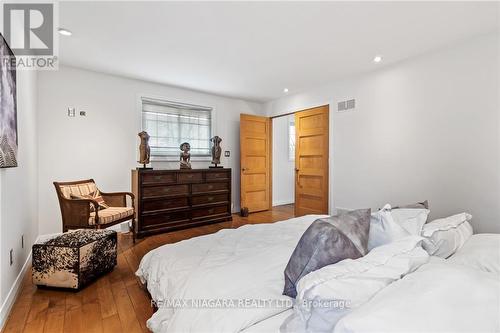 305 John Street, Niagara-On-The-Lake, ON - Indoor Photo Showing Bedroom