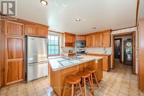 5588 Wellington 39 Road, Guelph/Eramosa, ON - Indoor Photo Showing Kitchen With Double Sink