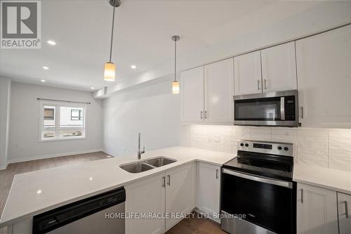 60 - 51 Sparrow Avenue, Cambridge, ON - Indoor Photo Showing Kitchen With Double Sink With Upgraded Kitchen